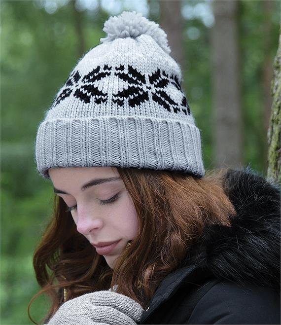 Beechfield Fair Isle Snowstar Pom Beanie – Hellgrau/Schwarz/Gebrochenes Weiß