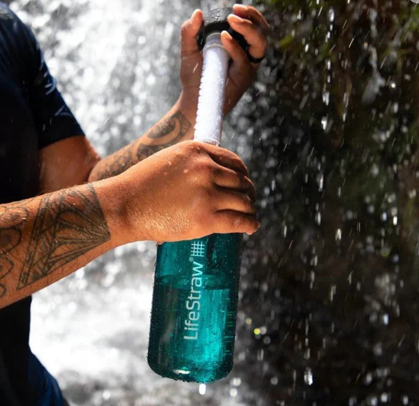 LIFESTRAW GO 650 ml Wasserfilterflasche – dunkelblaugrünes TRITAN RENEW