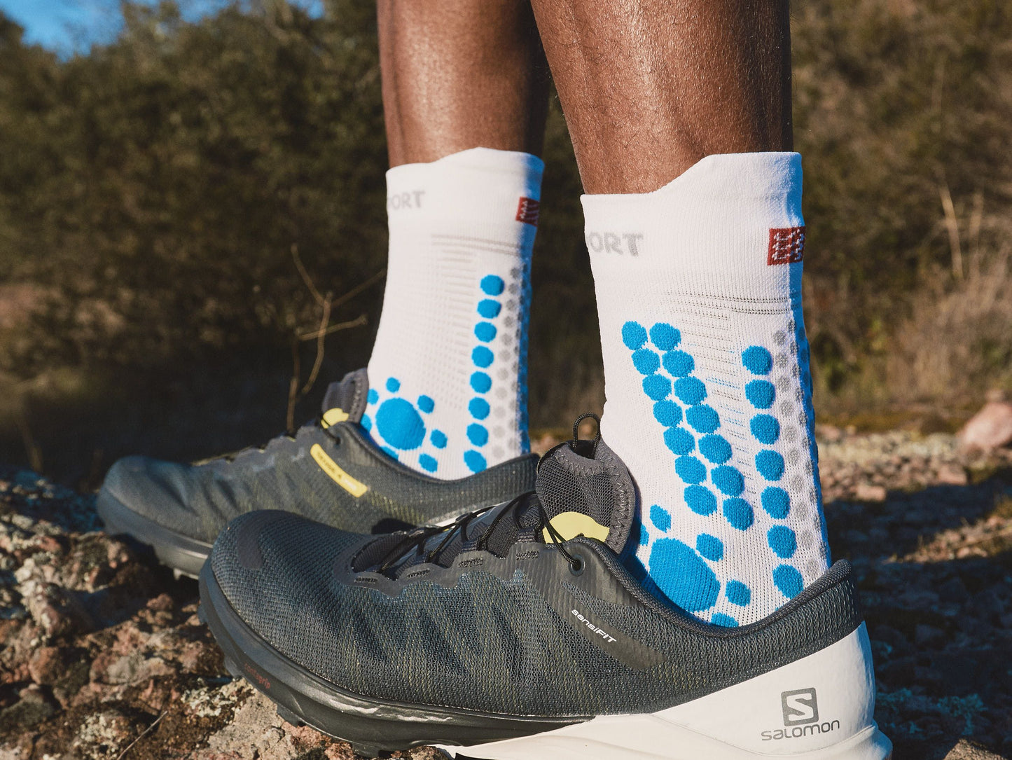 Compressport Pro Racing Socks V4.0 TRAIL - White/Fjord Blue